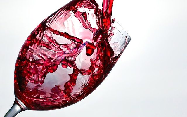 Consommer un verre de vin par jour fait baisser le taux de cholestérol
